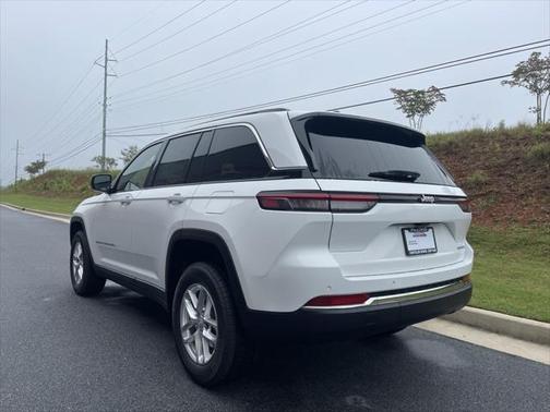 2025 Jeep Grand Cherokee Laredo