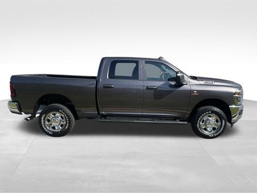 2025 RAM 2500 Tradesman Crew Cab 4x4 6'4' Box
