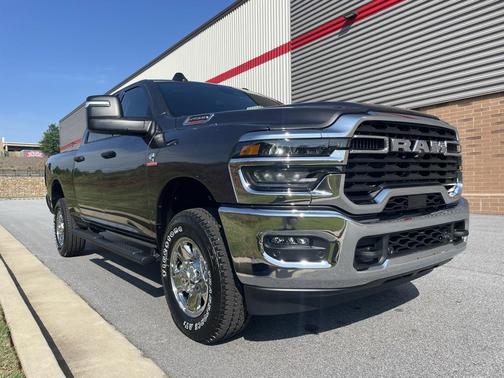 2025 RAM 2500 Tradesman Crew Cab 4x4 6'4' Box