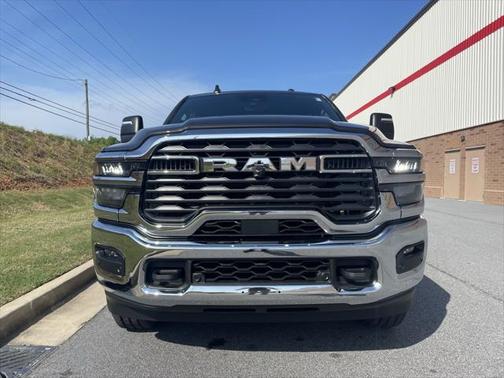2025 RAM 2500 Tradesman Crew Cab 4x4 6'4' Box