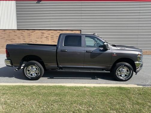 2025 RAM 2500 Tradesman Crew Cab 4x4 6'4' Box