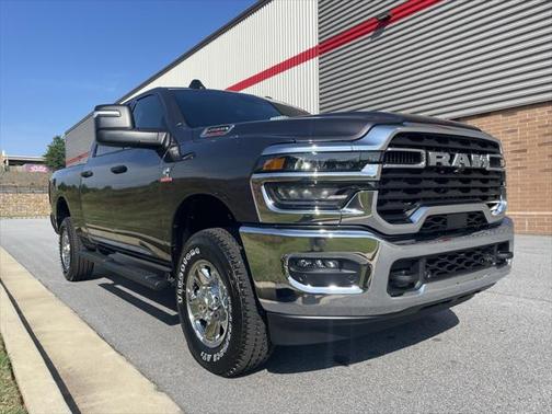 2025 RAM 2500 Tradesman Crew Cab 4x4 6'4' Box