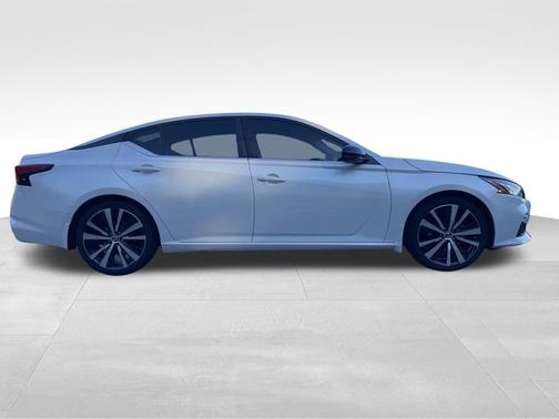 2020 Nissan Altima SR FWD