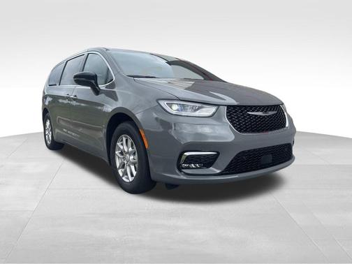 2025 Chrysler Pacifica L