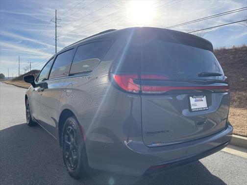 2025 Chrysler Pacifica Hybrid Premium S Appearance Pkg