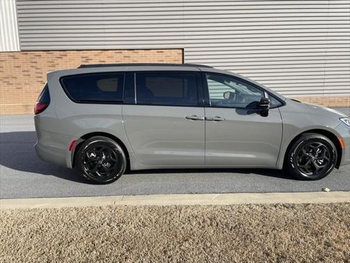 2025 Chrysler Pacifica Hybrid Premium S Appearance Pkg
