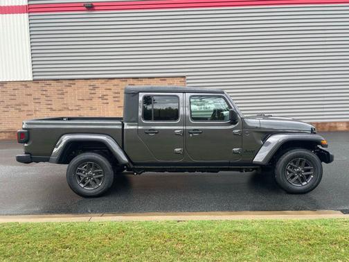 2025 Jeep Gladiator Sport S