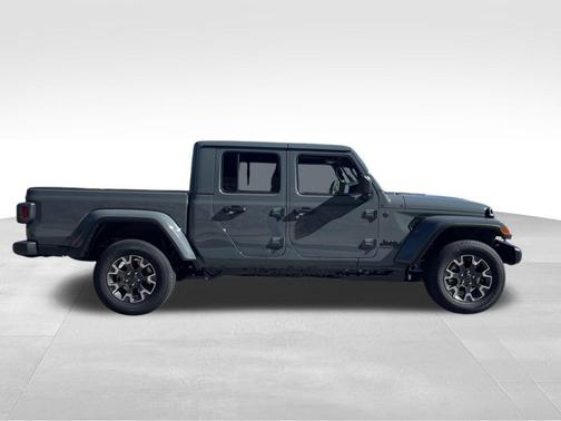 2026 Jeep Gladiator Sahara 4x4