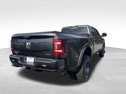 2020 RAM 3500 Laramie Crew Cab 4x4 8' Box