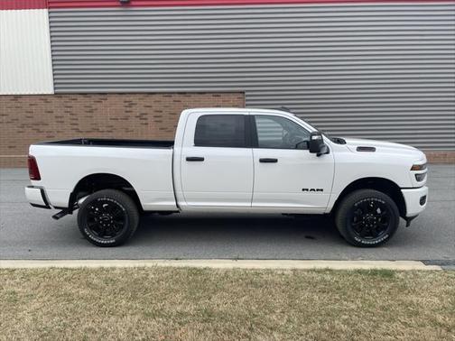 2025 RAM 2500 Big Horn Crew Cab 4x4 6'4' Box