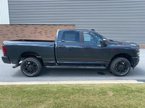 2025 RAM 2500 Big Horn Crew Cab 4x4 6'4' Box