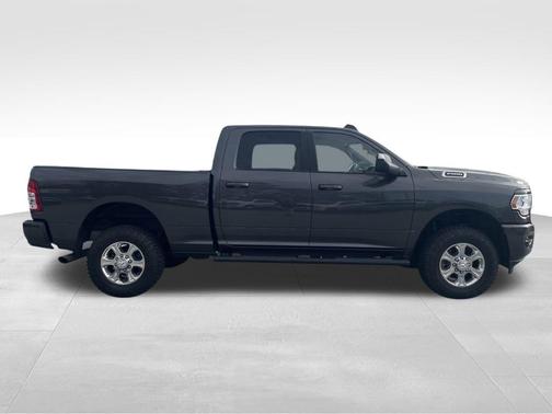 2022 RAM 2500 Big Horn Crew Cab 4x4 6'4' Box