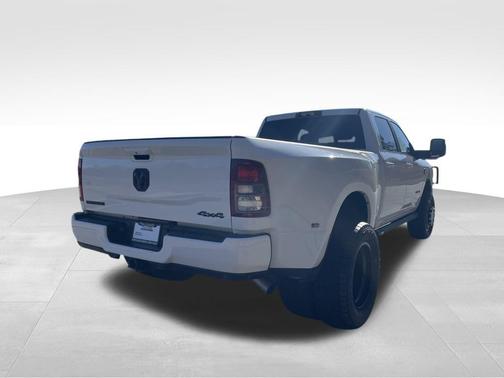 2023 RAM 3500 Big Horn Crew Cab 4x4 8' Box