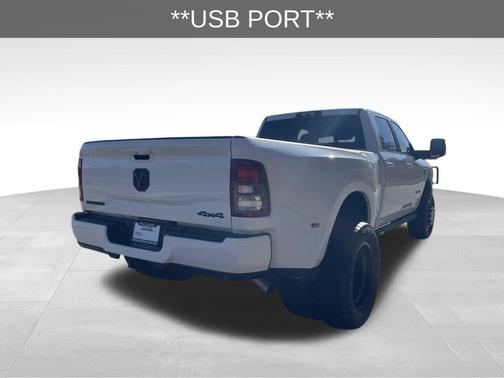 2023 RAM 3500 Big Horn Crew Cab 4x4 8' Box