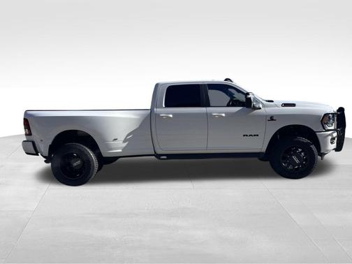 2023 RAM 3500 Big Horn Crew Cab 4x4 8' Box