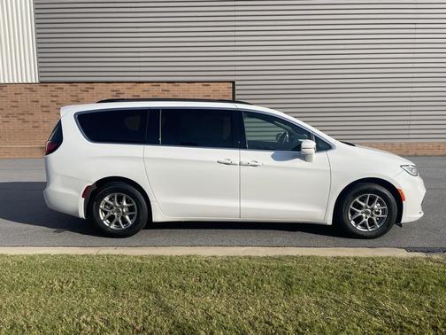 2022 Chrysler Pacifica Touring