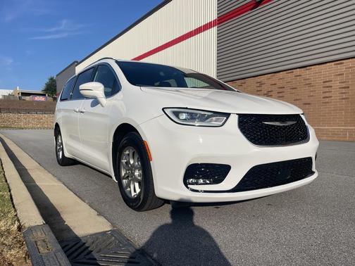 2022 Chrysler Pacifica Touring