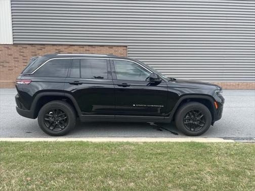 2023 Jeep Grand Cherokee Laredo