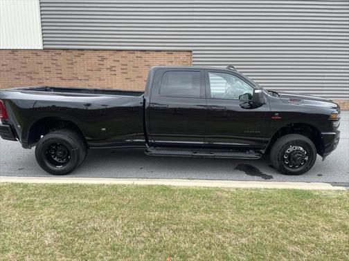 2025 RAM 3500 Big Horn Crew Cab 4x4 8' Box