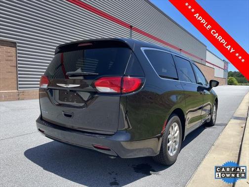 2023 Chrysler Voyager LX