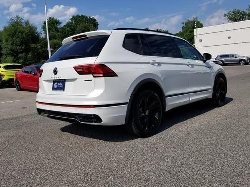 Opal White Pearl Effect 2024 Volkswagen Tiguan 2.0T SE R-Line Black