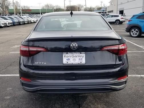 Deep Black Pearl Effect 2022 Volkswagen Jetta 1.5T Sport