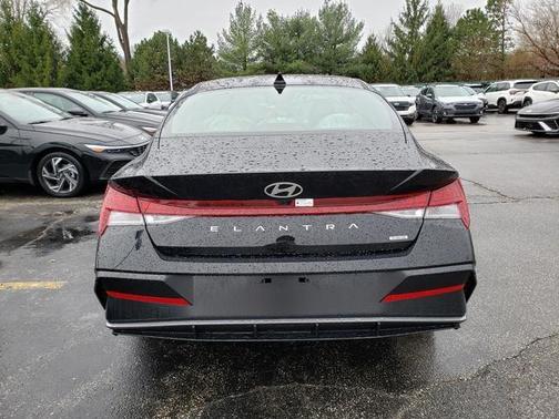 2025 Hyundai ELANTRA HEV Limited