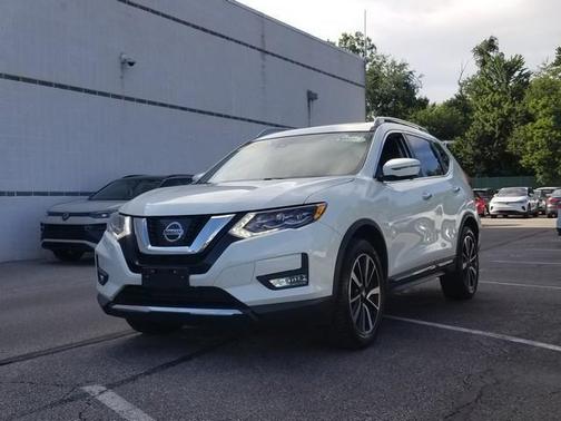 White 2017 Nissan Rogue SL