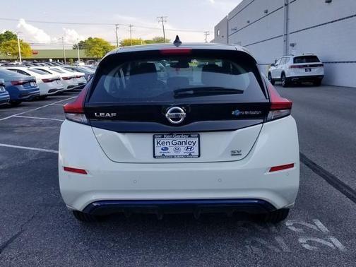 White 2022 Nissan Leaf SV PLUS