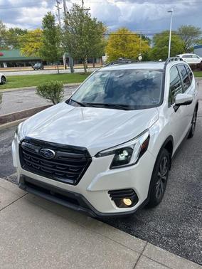 Crystal White Pearl 2023 Subaru Forester Limited