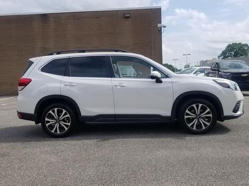 Crystal White Pearl 2023 Subaru Forester Limited