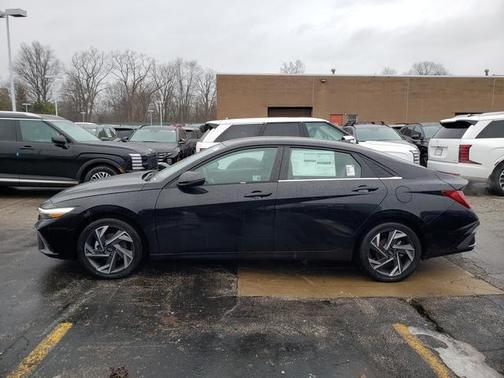 2025 Hyundai ELANTRA HEV Limited