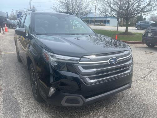 Crystal Black Silica 2025 Subaru Forester Limited