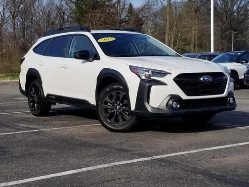 Crystal White Pearl 2023 Subaru Outback Onyx Edition