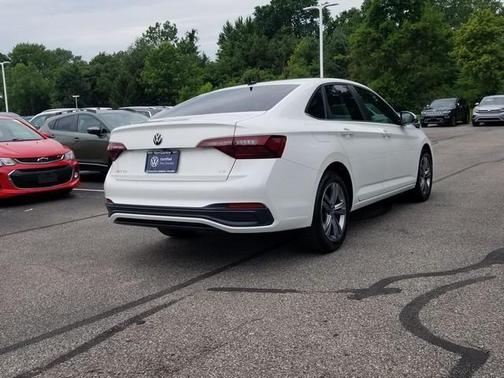 Opal White Pearl Effect 2023 Volkswagen Jetta 1.5T SE