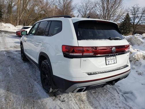 2024 Volkswagen Atlas 2.0T Peak Edition SE w/Technology