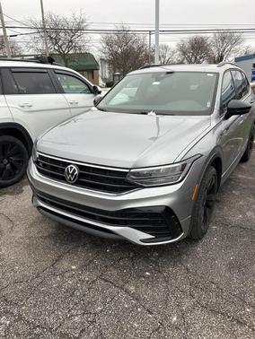 2023 Volkswagen Tiguan 2.0T SE R-Line Black