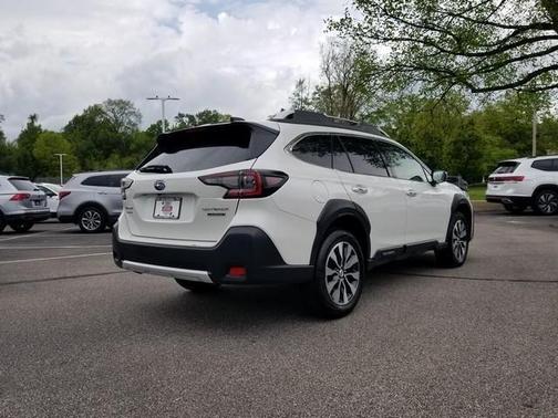 Crystal White Pearl 2023 Subaru Outback Touring