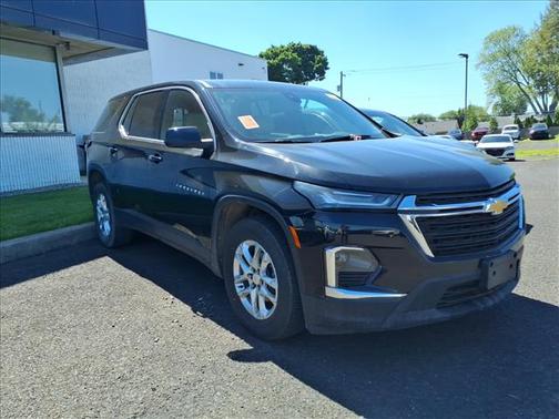 Mosaic Black Metallic 2023 Chevrolet Traverse LS