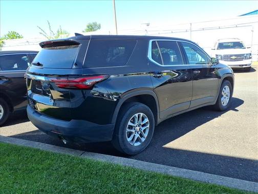 Mosaic Black Metallic 2023 Chevrolet Traverse LS