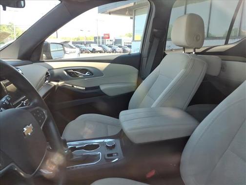 Mosaic Black Metallic 2023 Chevrolet Traverse LS