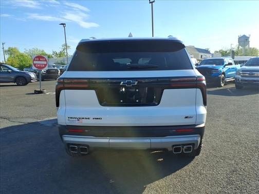 Iridescent Pearl Tricoat 2025 Chevrolet Traverse AWD Z71