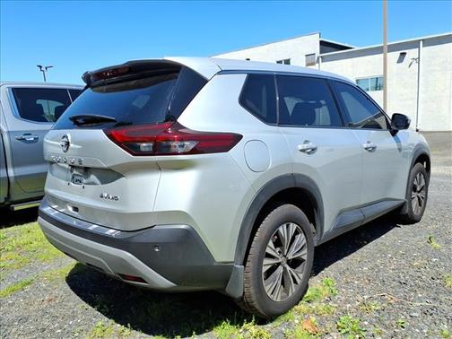 Brilliant Silver Metallic 2021 Nissan Rogue SV