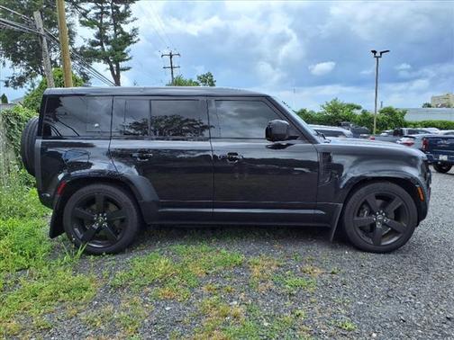 2024 Land Rover Defender 110 V8
