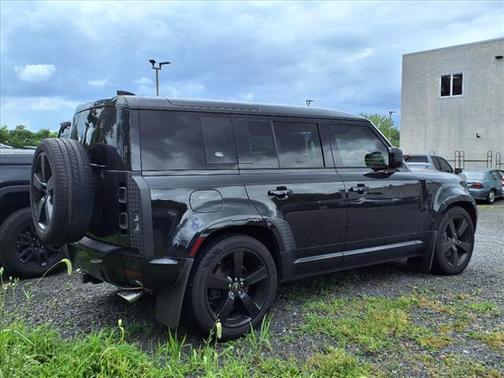 2024 Land Rover Defender 110 V8