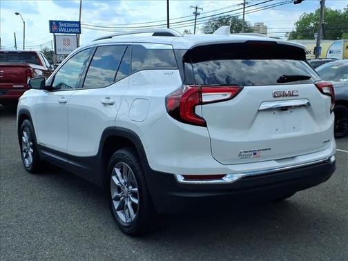 White Frost Tricoat 2022 GMC Terrain SLT