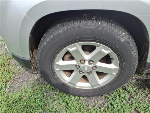 Quicksilver Metallic 2013 GMC Acadia SLE-1