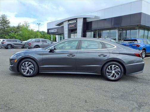 2022 Hyundai SONATA Hybrid SE