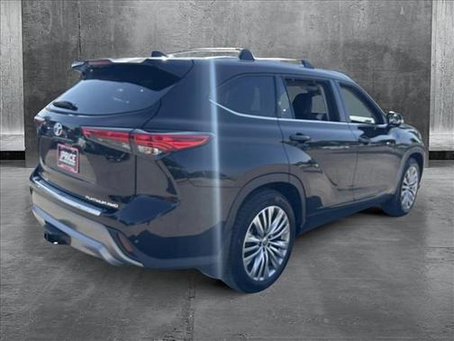 2022 Toyota Highlander Platinum