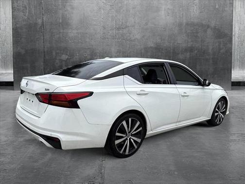 2021 Nissan Altima SR FWD